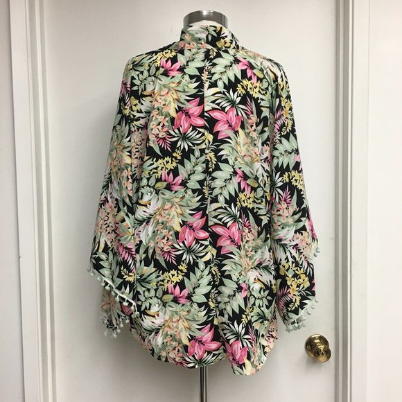 Reverse Floral Cardigan with Wide Sleeves and Poms - Picture 2 of 7